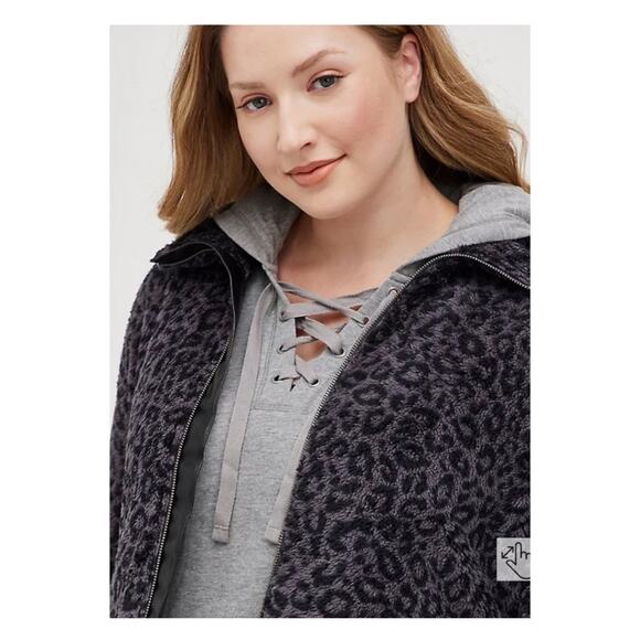 Torrid Gray Leopard Print Sherpa Fleece Zip Front Jacket Sz.1 NWT - Picture 3 of 10